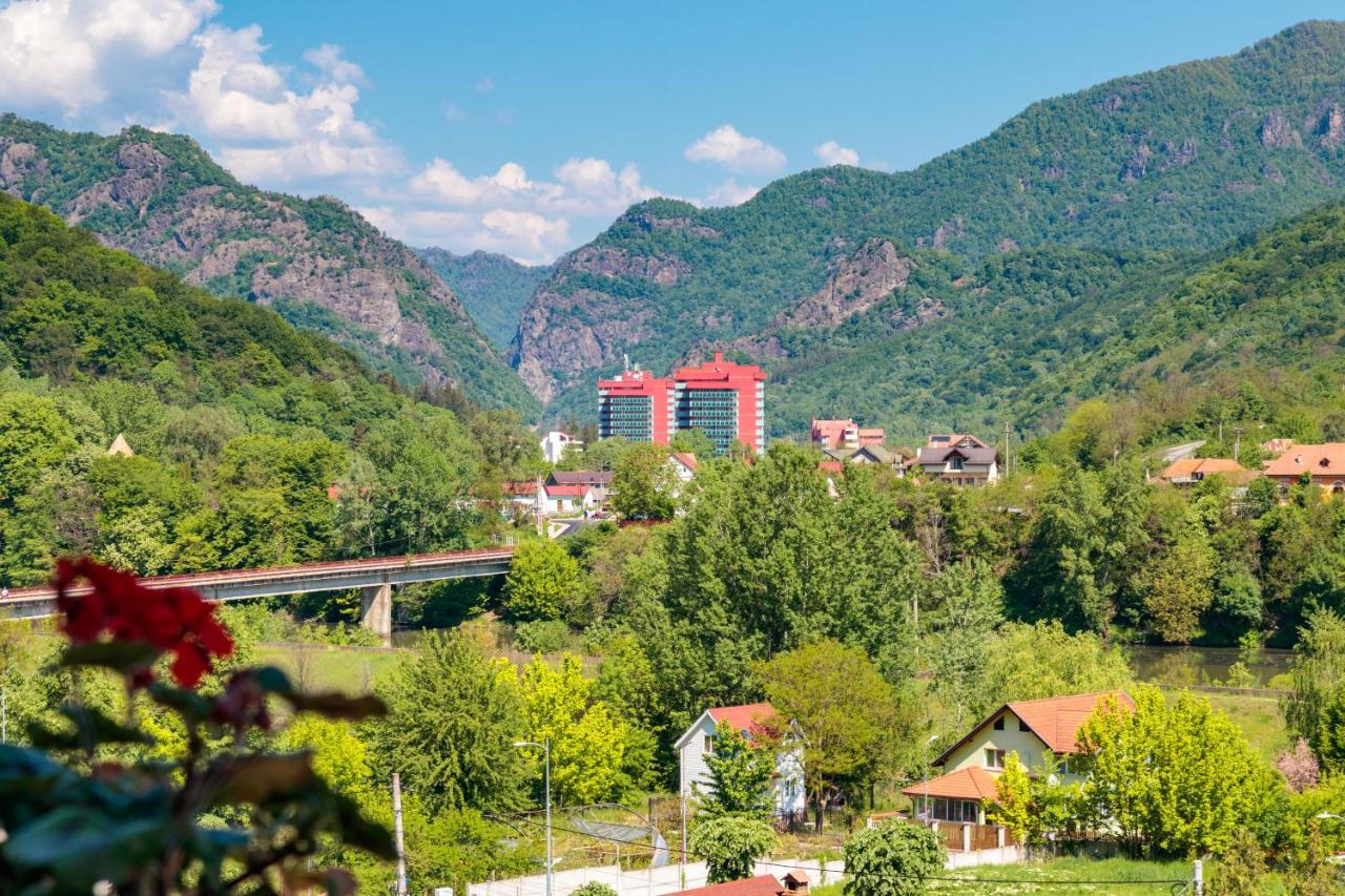 Hotel Orizont Calimanesti Exterior photo