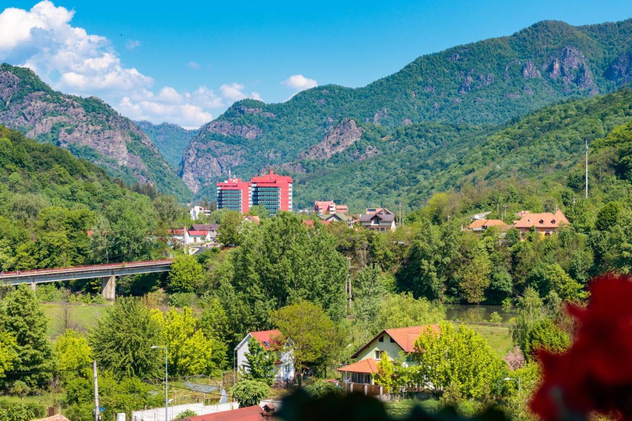 Hotel Orizont Calimanesti Exterior photo